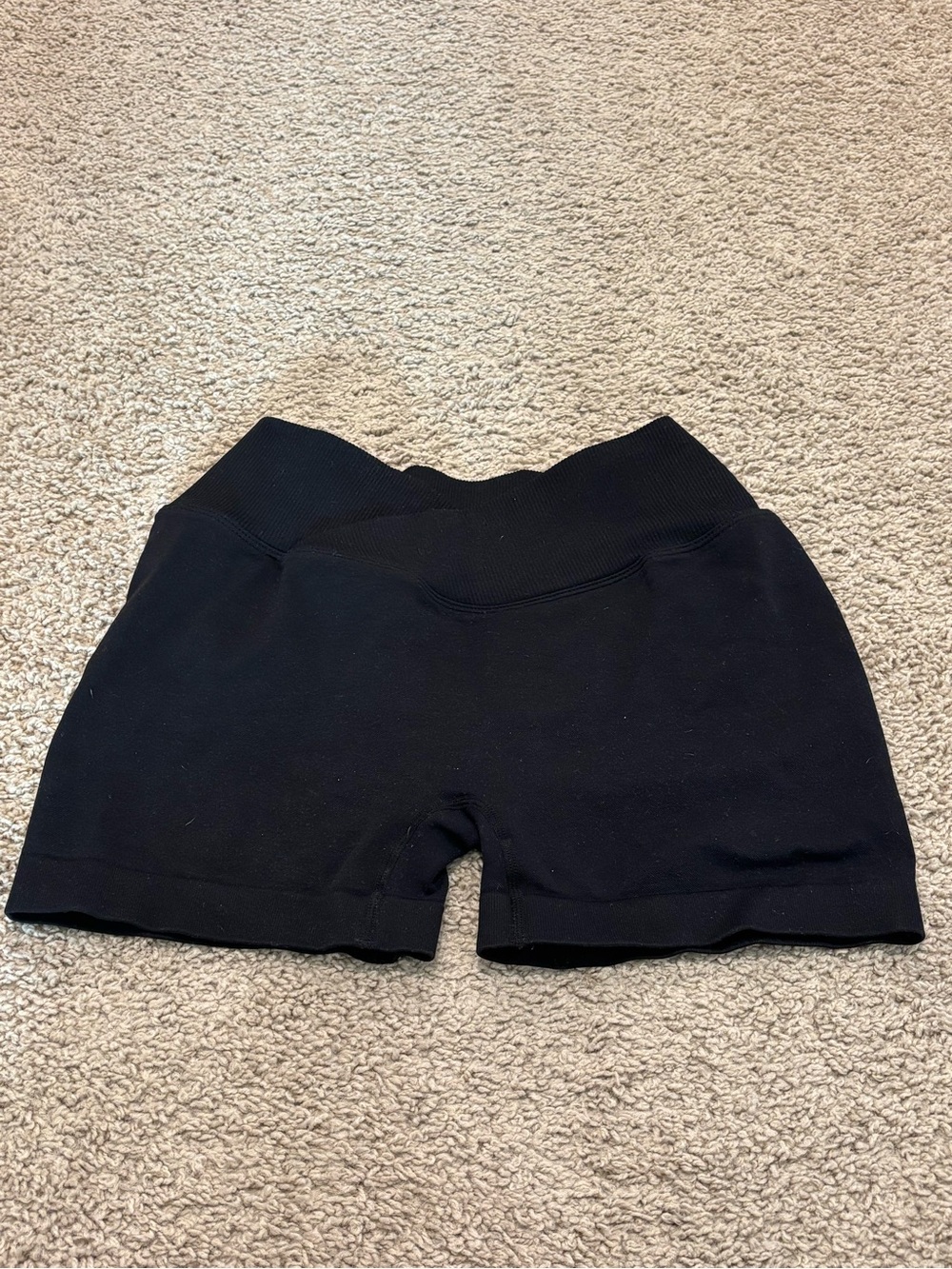 YEOREO Black Booty Scrunch Shorts Crossover V Waist Gym Shorts Size M